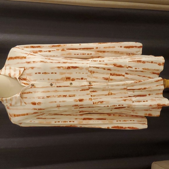 New Directions Tiered Tunic - Picture 2 of 10